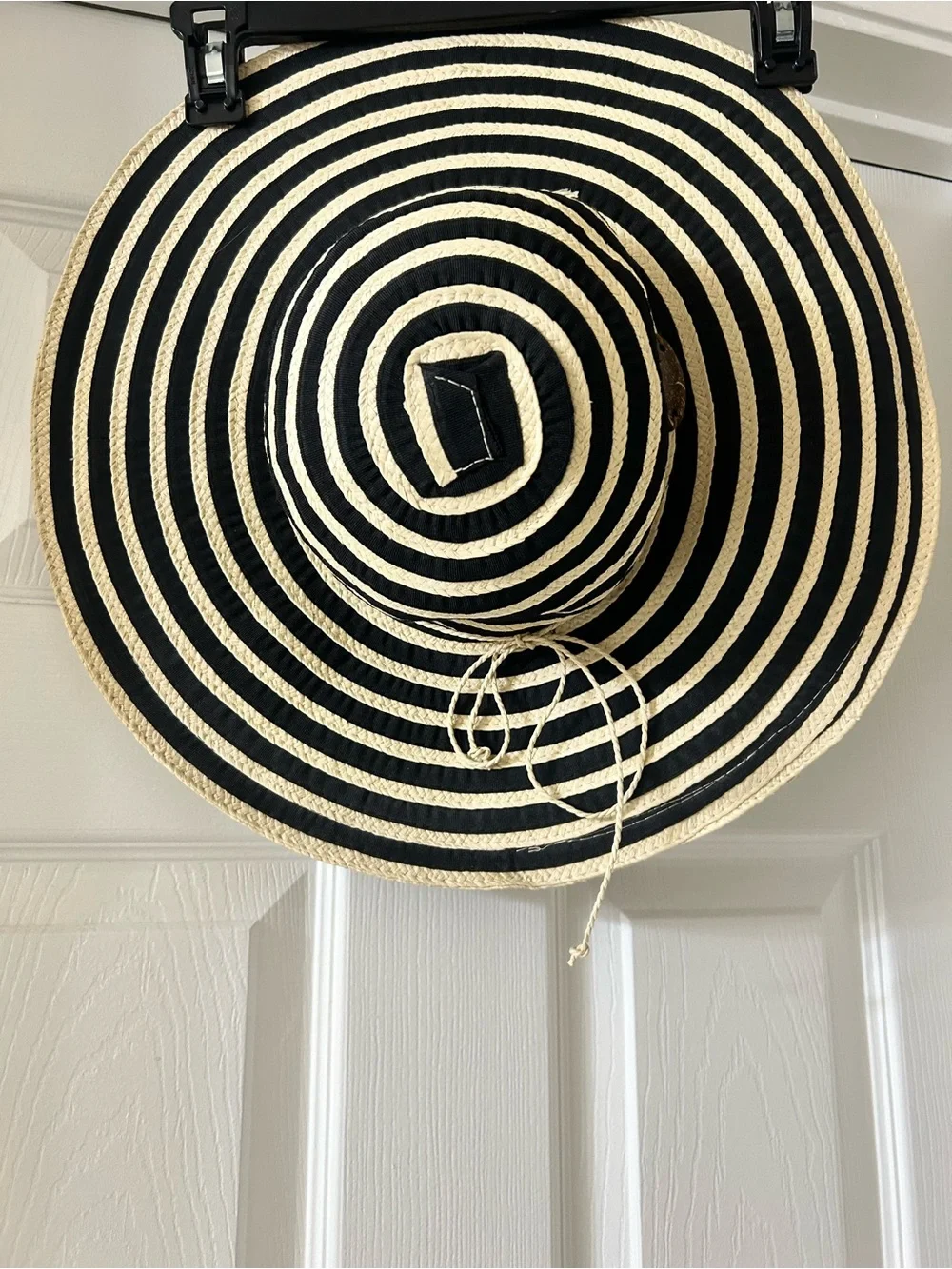 Striped Wide-Brim Sun Hat in Black and Natural